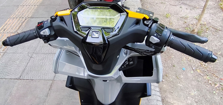 موتور سیکلت طرح واریو نیکتاز کلیک 180cc ترمز ABSجلو عقب دیسک 1405